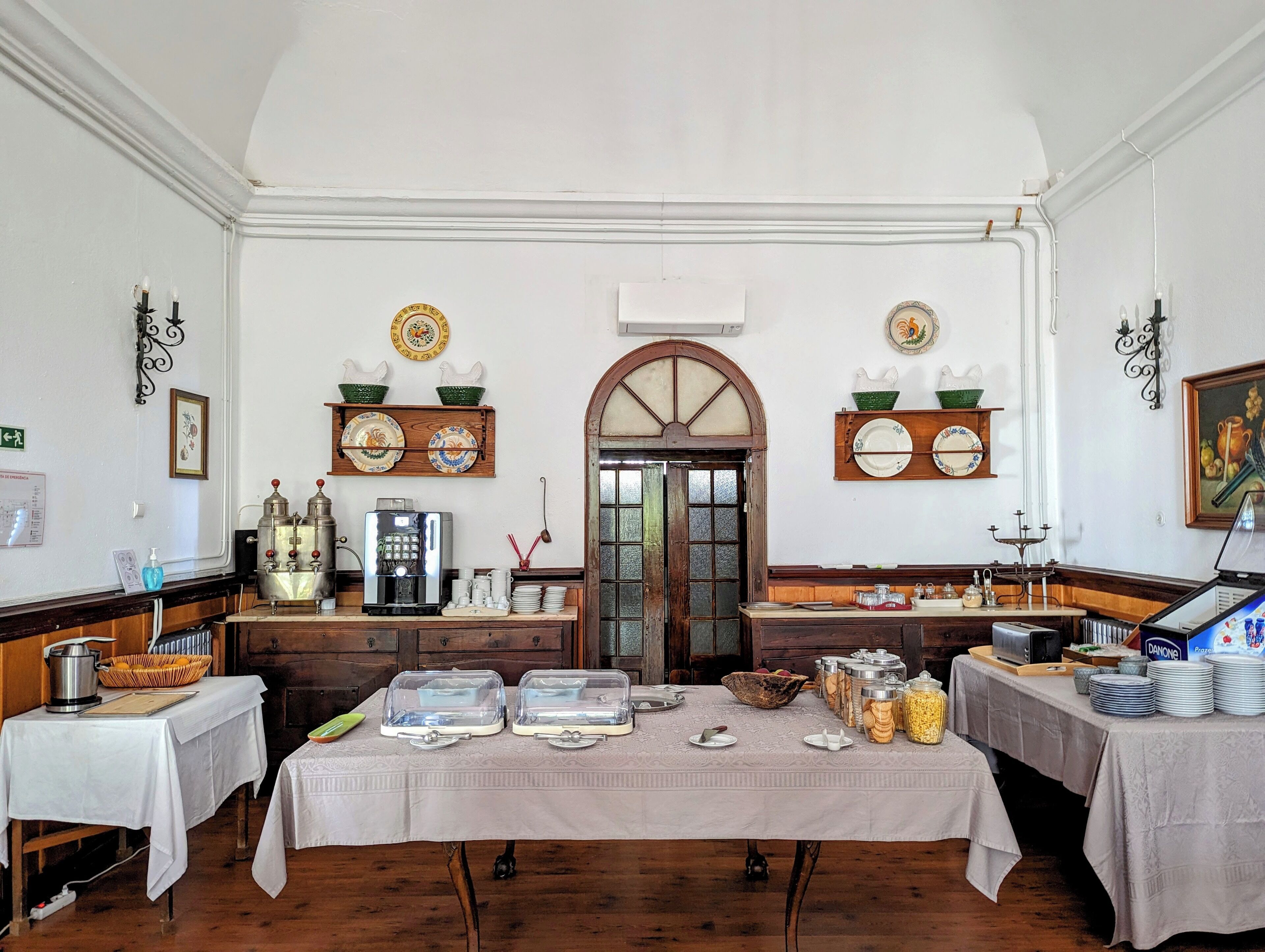 daily continental breakfast (eur 7 per person)