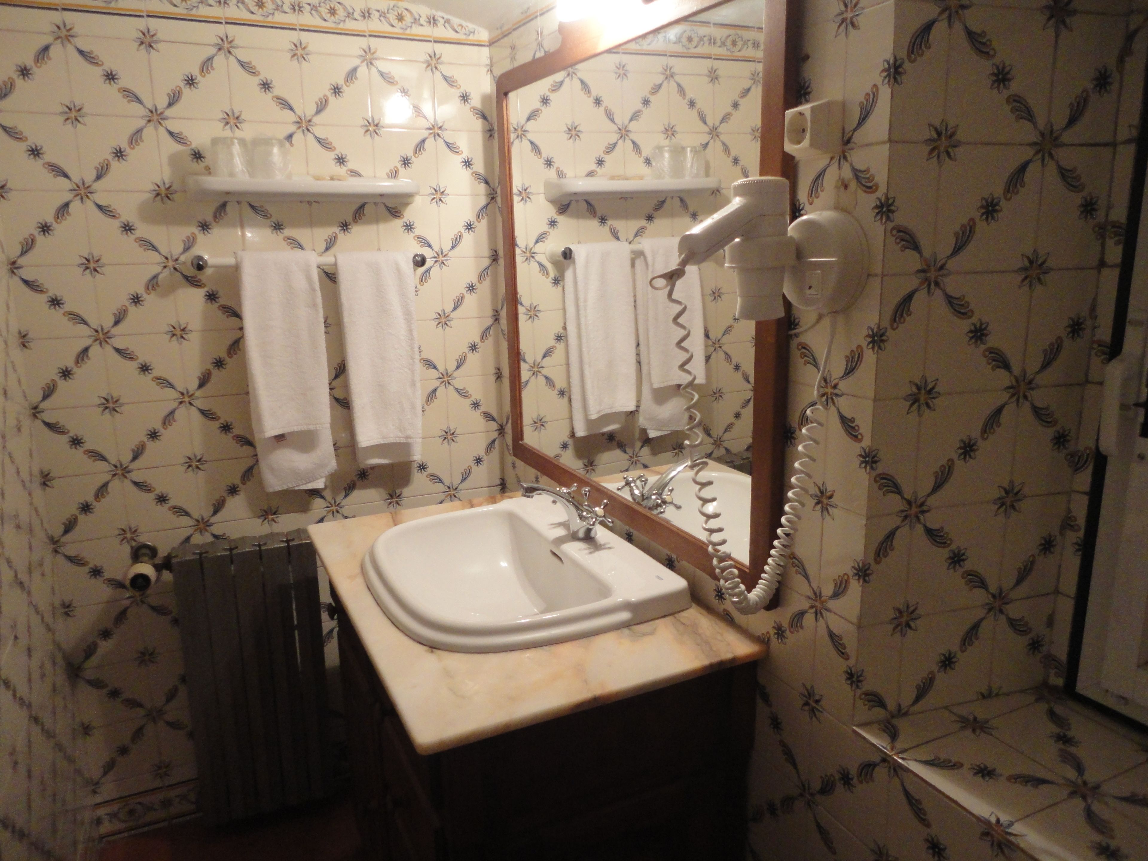 triple room | bathroom | free toiletries, hair dryer, towels