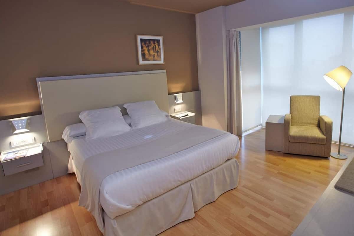 Quarto casal ou duplo | Cortinas blackout, quartos à prova de som, berços grátis