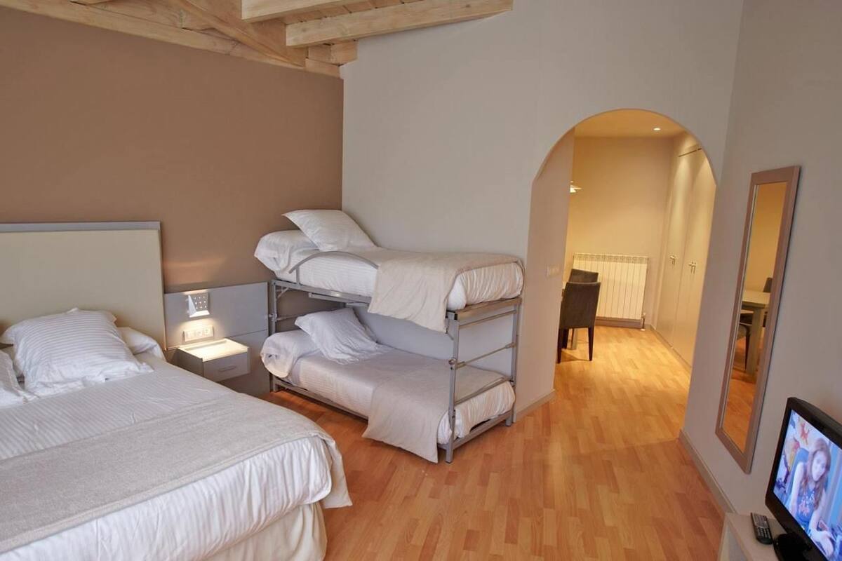 Apartamento família (2 Adults + 2 Children) | Cortinas blackout, quartos à prova de som, berços grátis