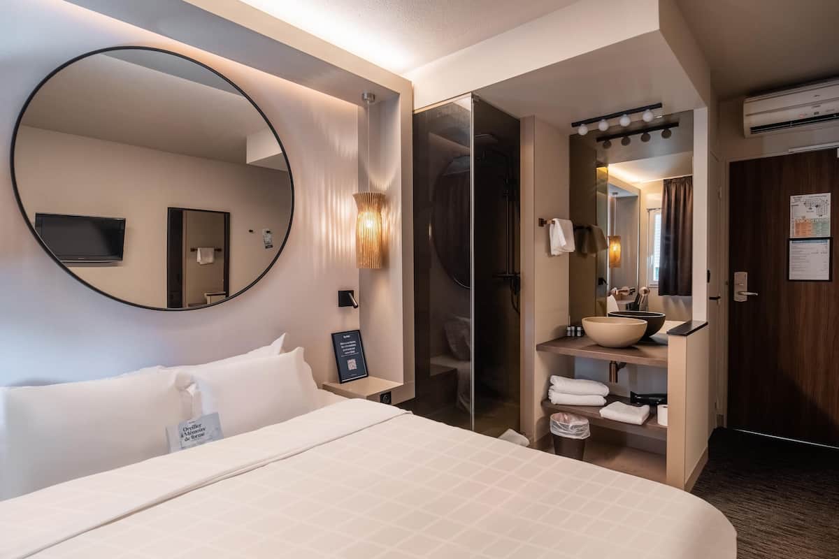 standard room, 1 double bed | accessible bathroom