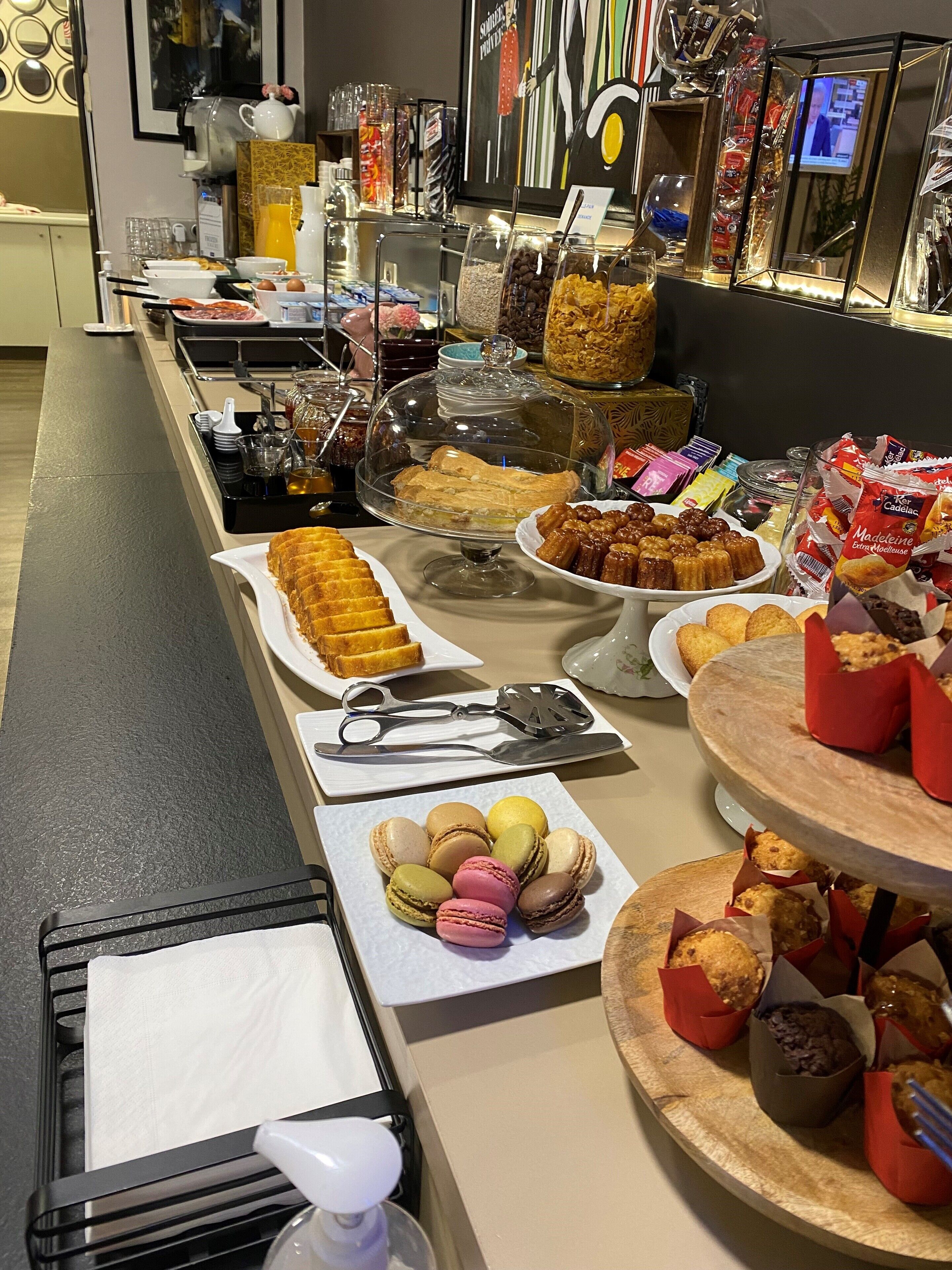 Daily buffet breakfast (EUR 14.90 per person)