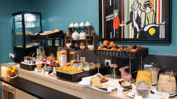 Petit déjeuner buffet (14.90 EUR par personne)