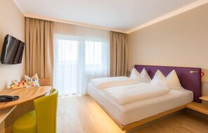 Family Room | In-room safe, desk, free cribs/infant beds, free WiFi - Thermenhotel All In Red (Lutzmannsburg)