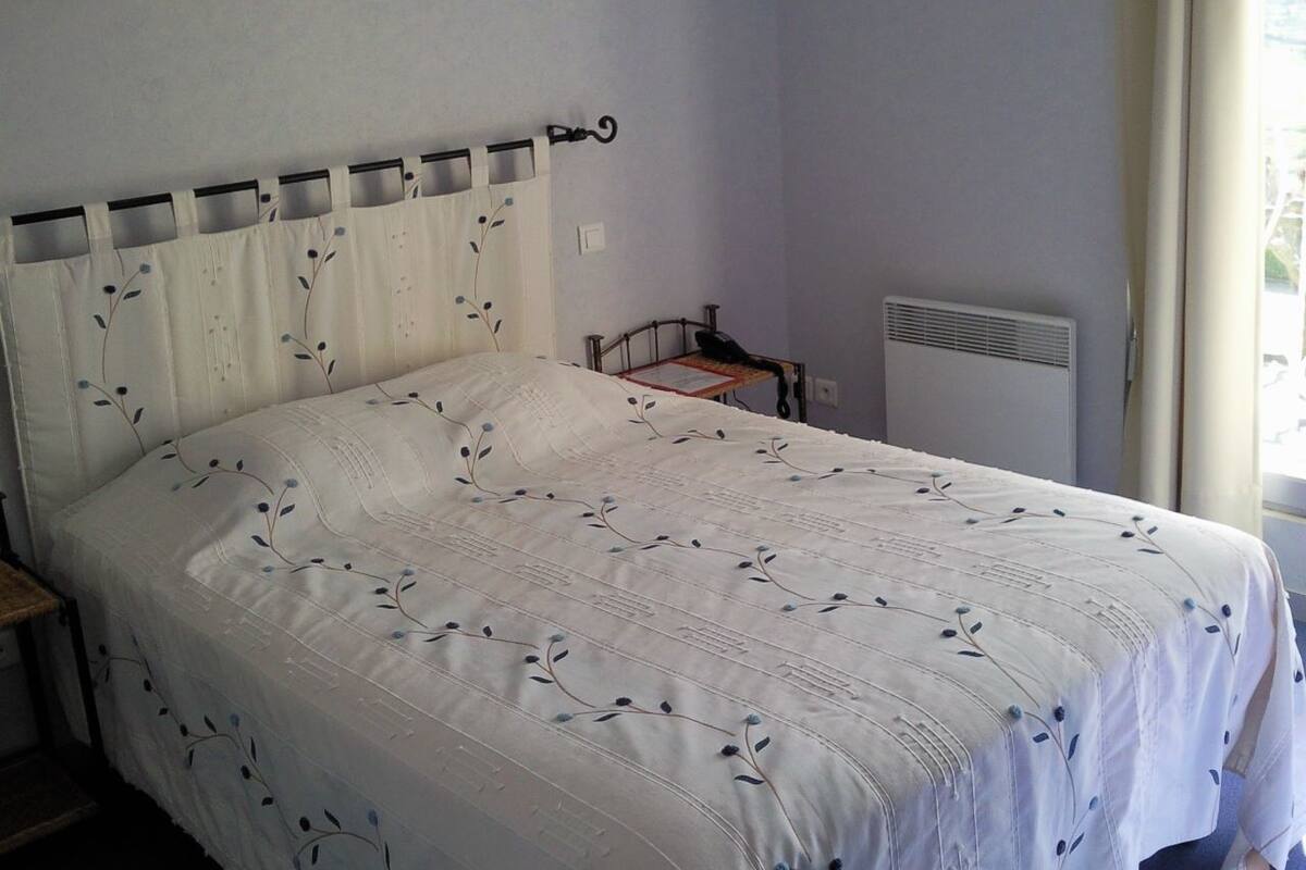 Desk, blackout drapes, iron/ironing board, cribs (free)