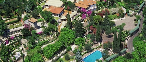 Indoor pool, seasonal outdoor pool, pool umbrellas, sun loungers
