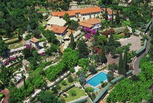 Indoor pool, seasonal outdoor pool, pool umbrellas, sun loungers
