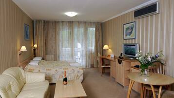 Superior Double Room | Minibar, in-room safe, free cribs/infant beds, rollaway beds
