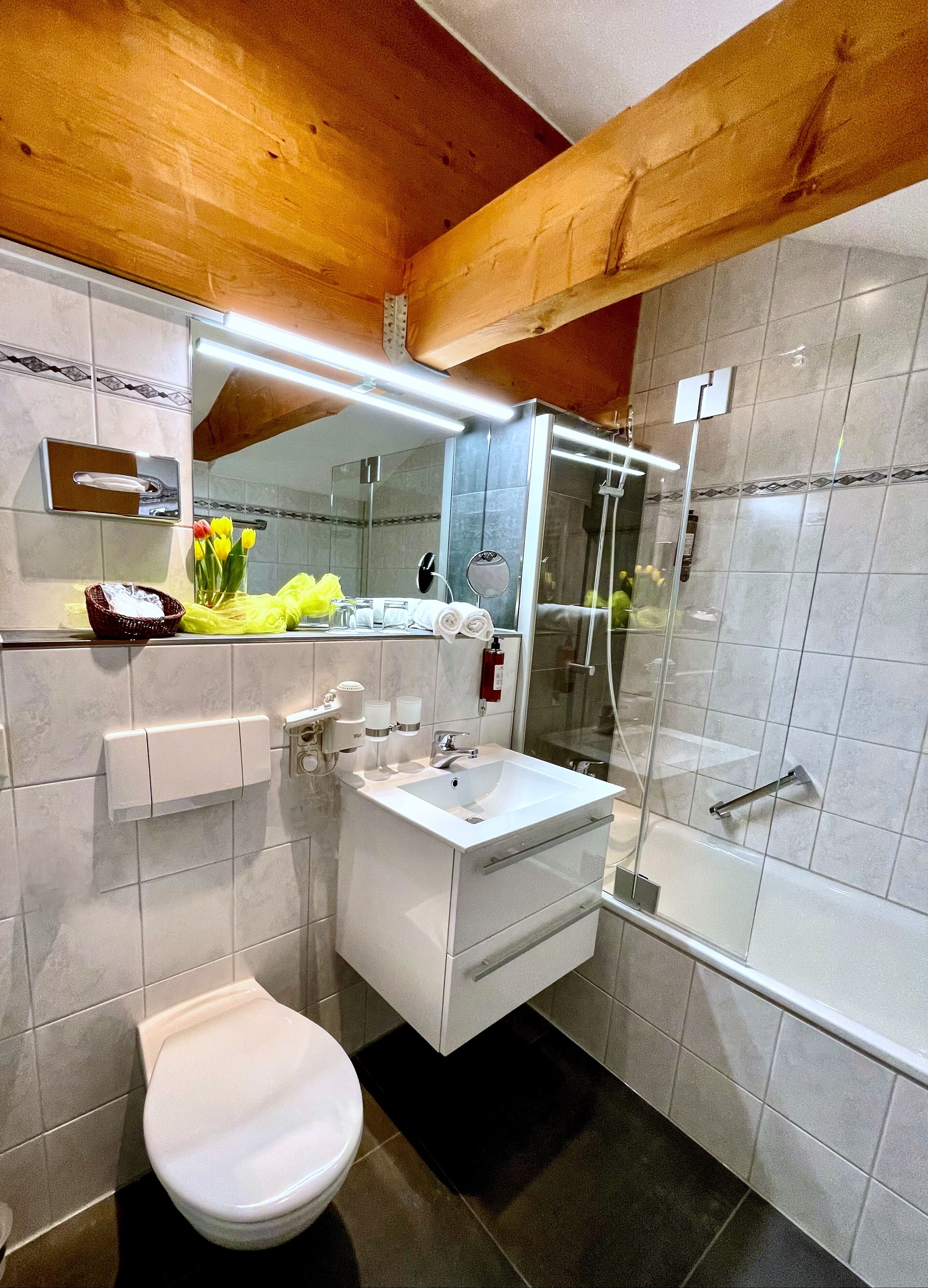 family quadruple room | bathroom | shower, free toiletries, hair dryer, towels
