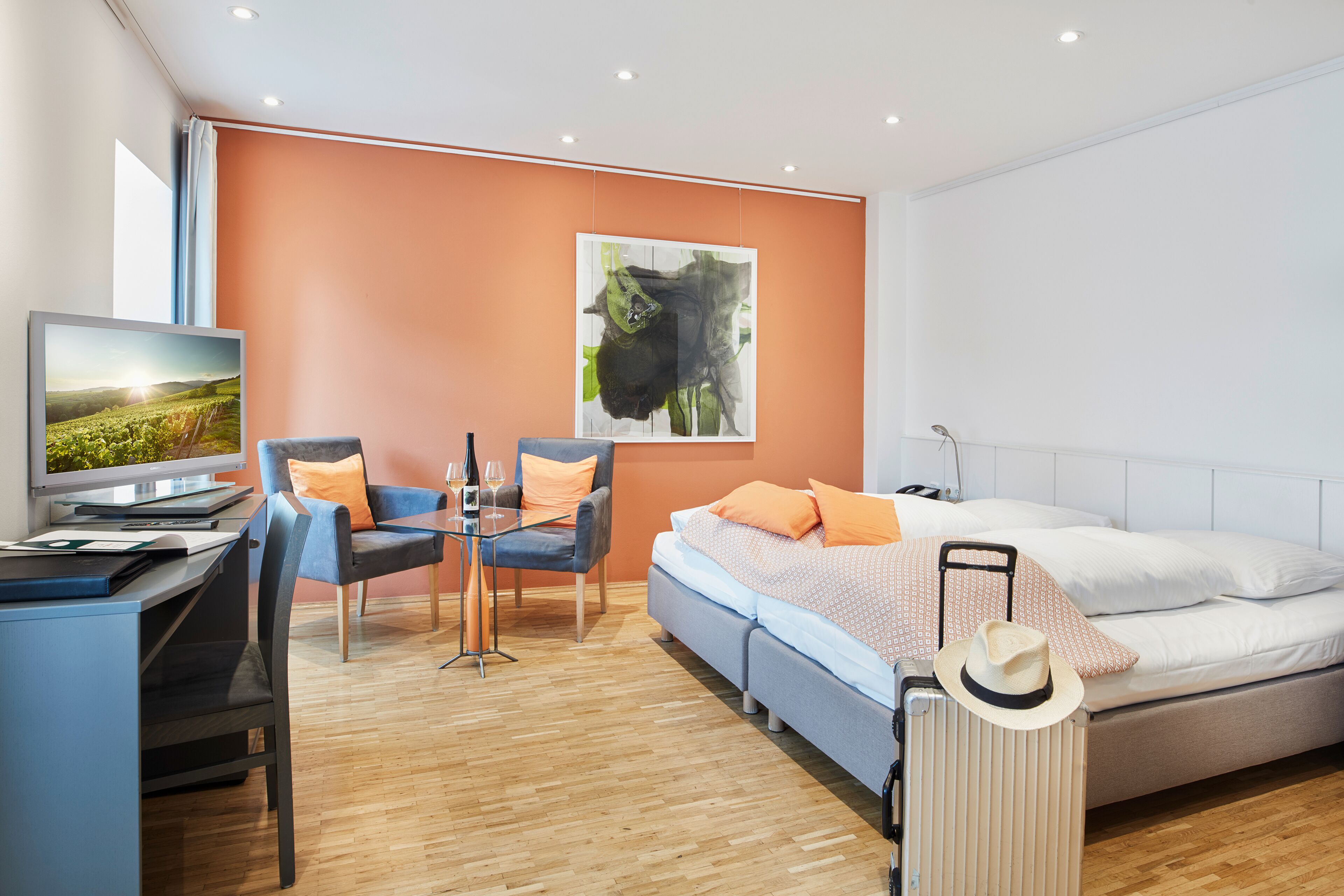 double room | minibar, in-room safe, individually decorated, individually furnished