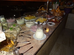 Päivittäinen buffetaamiainen (12.00 EUR per henkilö)