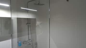 Ducha del cuarto de baño