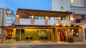 Snack bar