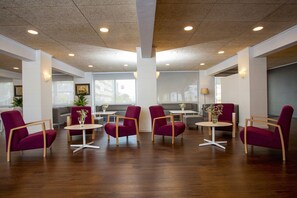 ロビーラウンジ