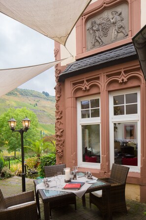Front of property - Boutique Hotel Villa Melsheimer (Reil)