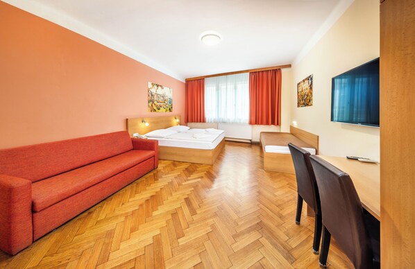 Family Room (Quintuple)