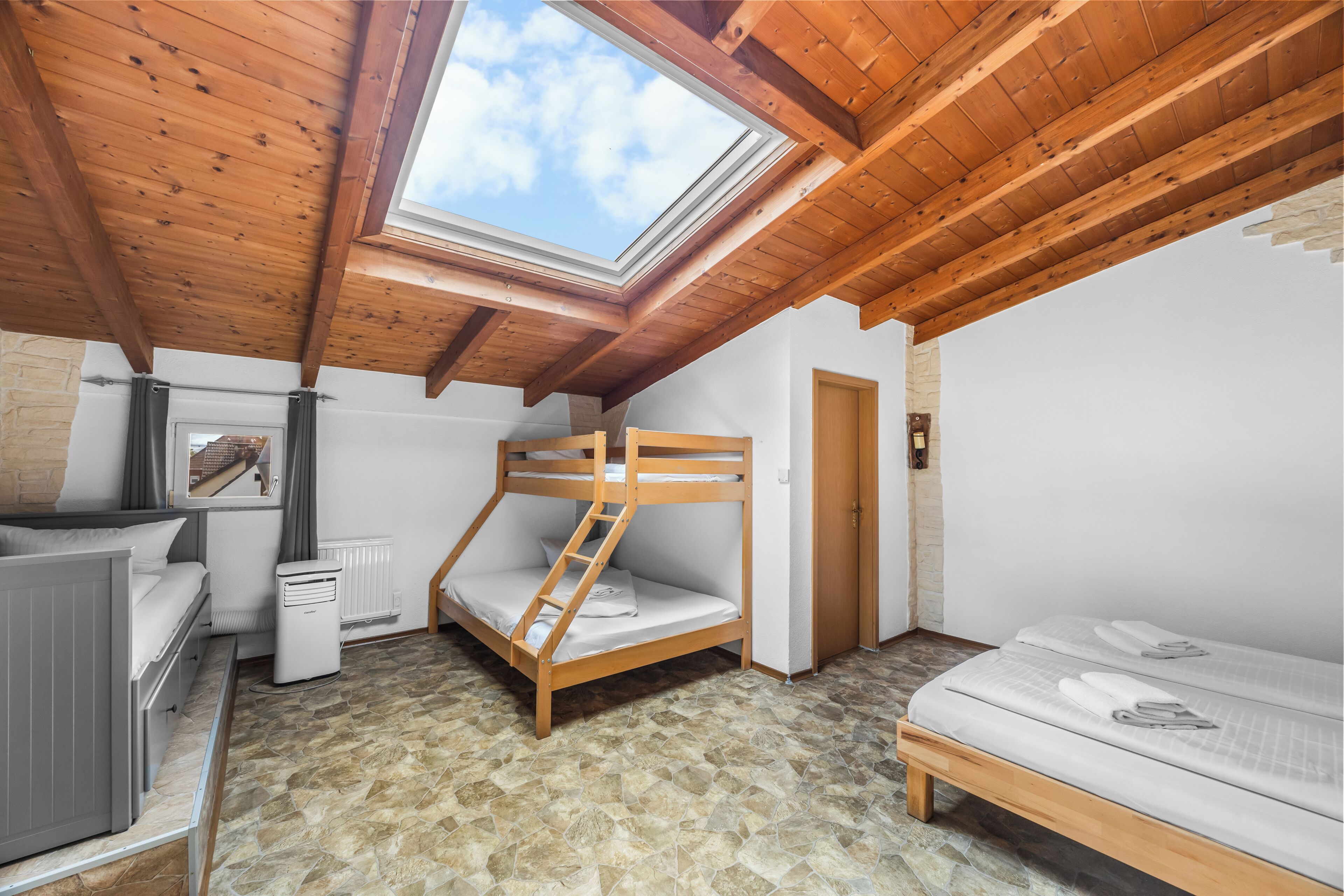 Room x 5 pax | Individually decorated, individually furnished, WiFi, bed sheets