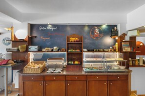 Desayuno buffet todos los días (con cargo)