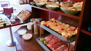 Petit déjeuner buffet (11.5 EUR par personne)
