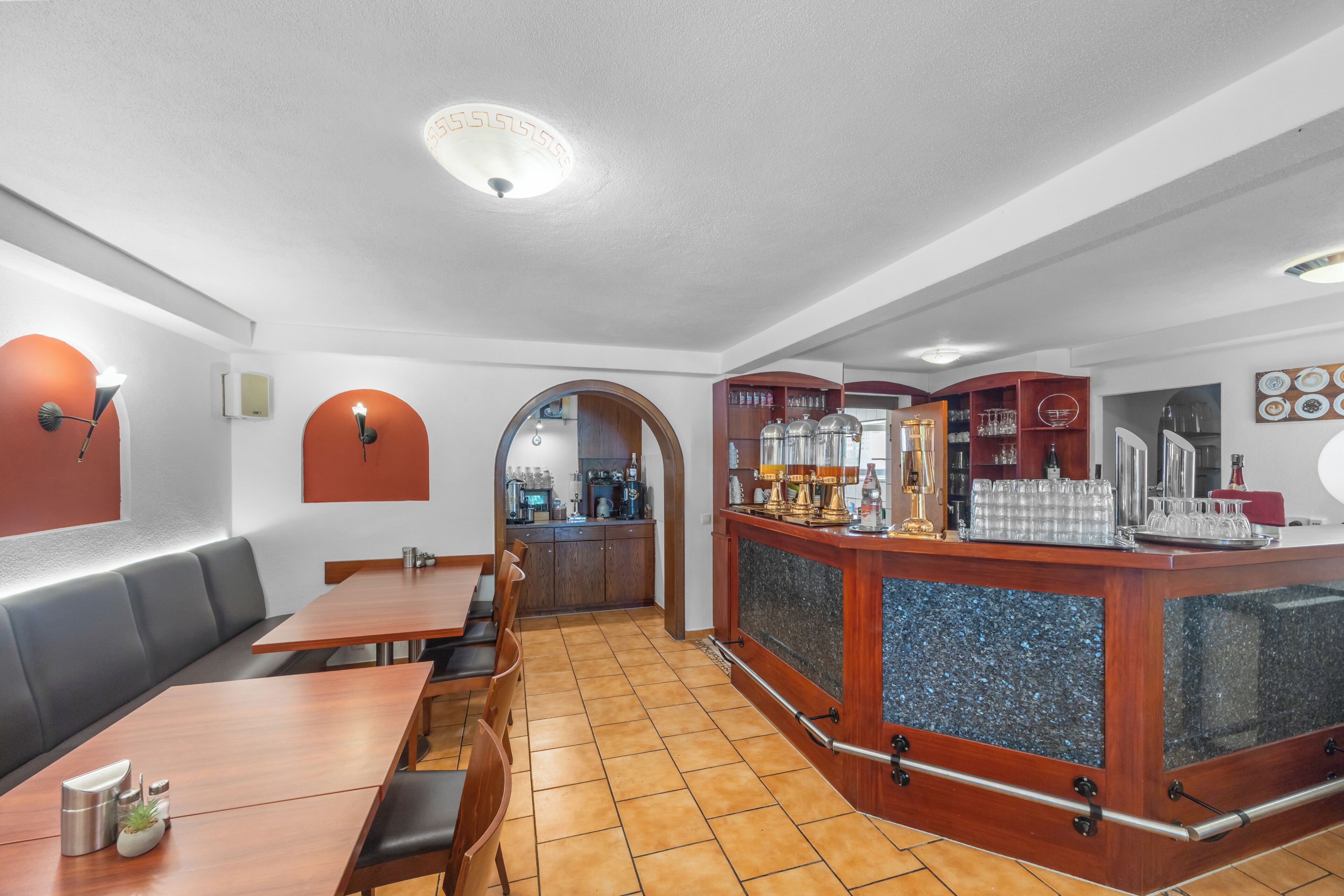 Café da manhã com buffet todos os dias mediante uma taxa
