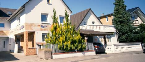 Fachada da propriedade