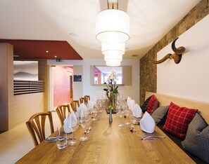 2 restauranter, frokost, lunsj og middag serveres, regionale retter