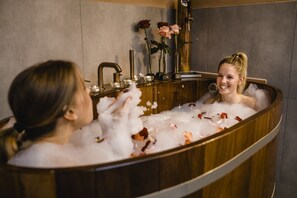 Salas para tratamentos a dois, sauna seca, sauna a vapor, massagens