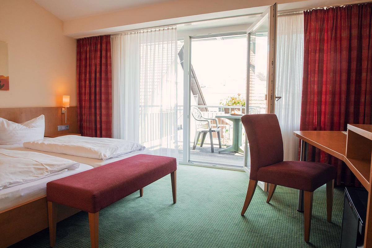 Hypo-allergenic bedding, minibar, desk, laptop workspace