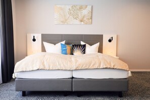 Quarto luxo | Roupas de cama antialérgicas, frigobar, cofres nos quartos