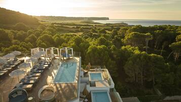 2 piscinas al aire libre, sombrillas, tumbonas