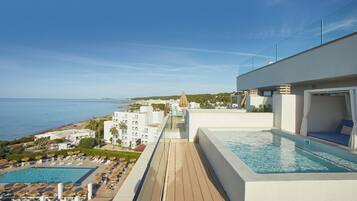 Suite Grand, terraza (private pool) | 1 dormitorio, edredones de plumas, minibar y caja fuerte
