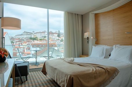 Superior Double Room | In-room safe, desk, laptop workspace, soundproofing. Hotel Oslo