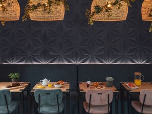 Daily buffet breakfast for a fee - Hôtel Piapia (Paris)