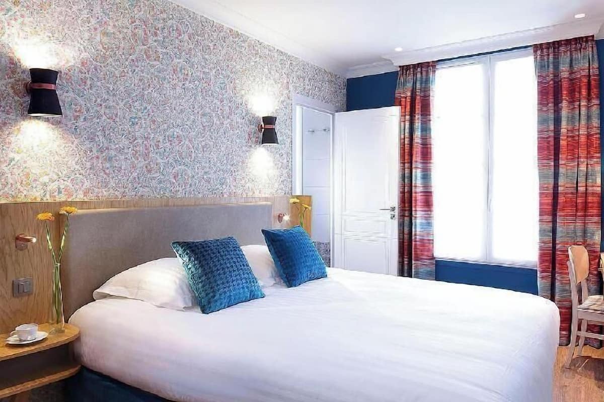 Premium bedding, in-room safe, soundproofing, free WiFi