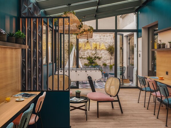 Lobby sitting area - Hôtel Piapia (Paris)