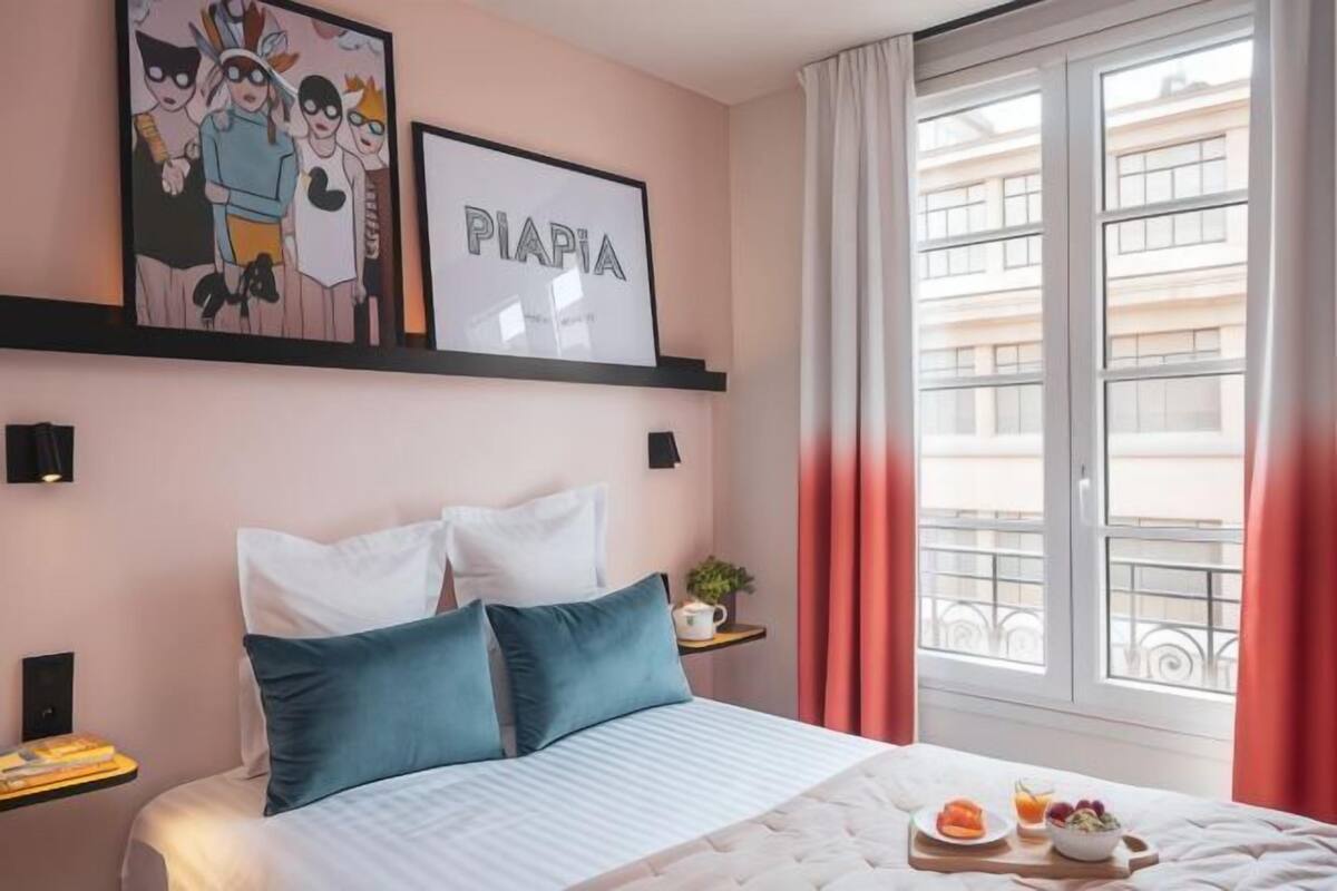 Premium bedding, in-room safe, soundproofing, free WiFi