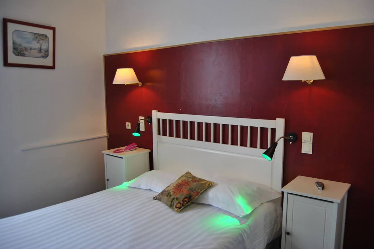 Comfort Single Room | Premium bedding, in-room safe, desk, blackout drapes