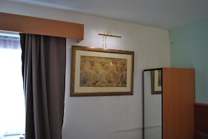 Literie de qualité supérieure, coffres-forts dans les chambres, bureau