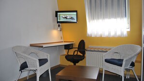 Comfort Triple Room | Living area - Hôtel Passerelle Liège (Liege)