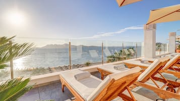2 outdoor pools, pool umbrellas, sun loungers