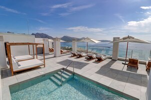 2 piscinas externas, guarda-sóis, espreguiçadeiras