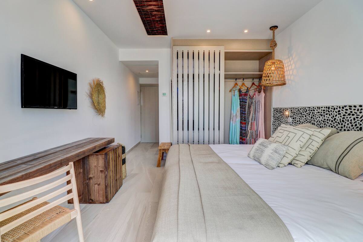 Double Room, Mountain View | Pillowtop beds, minibar, in-room safe, desk