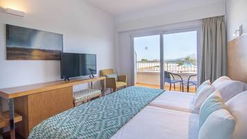 Tweepersoonskamer, balkon, in toren | 1 slaapkamer, een bureau, verduisterende gordijnen, geluiddichte muren