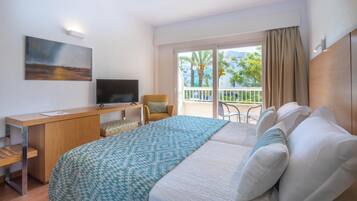 Een bureau, verduisterende gordijnen, geluiddichte muren, gratis wifi