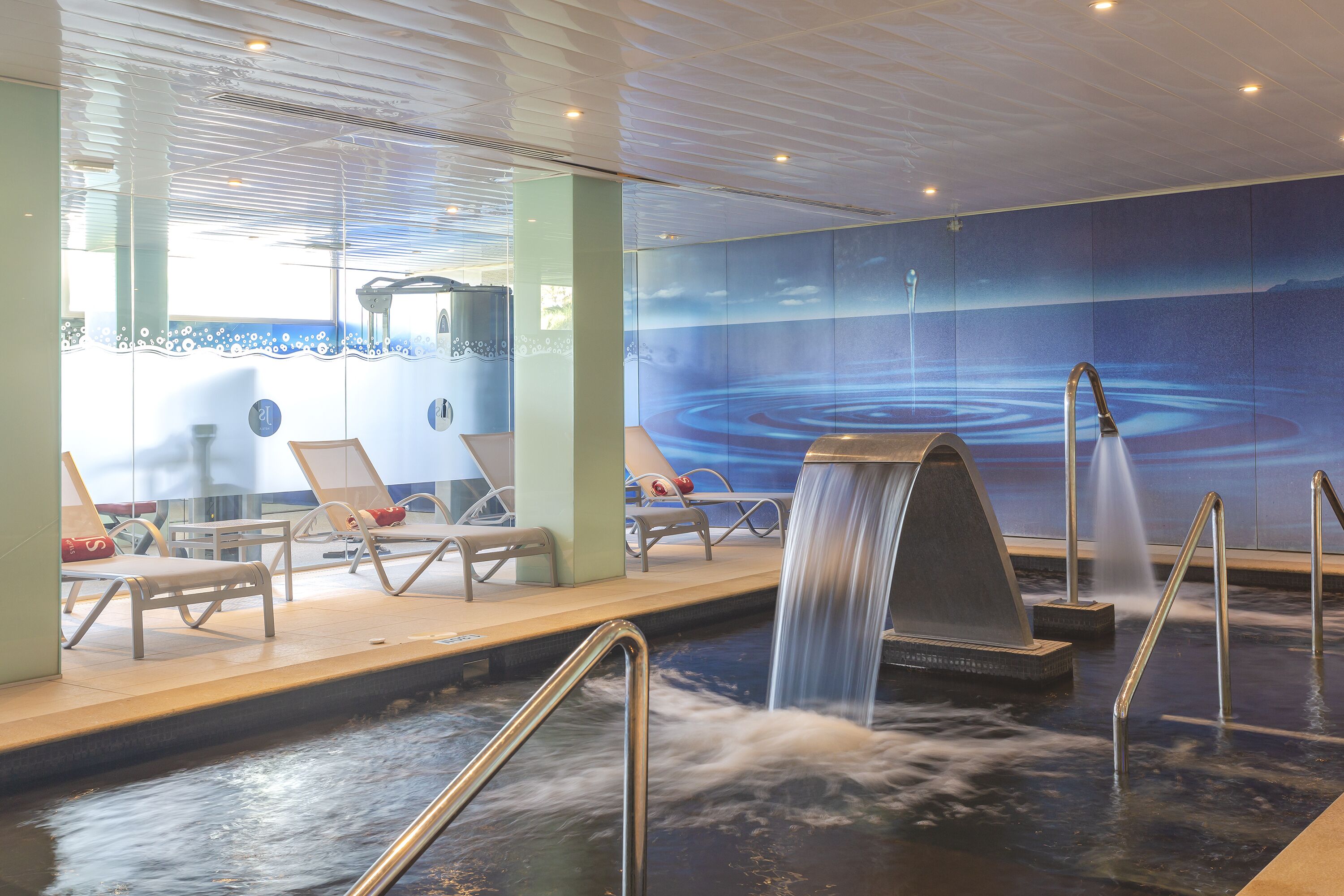Sauna, hot tub, steam room, Turkish bath, body treatments, hydrotherapy