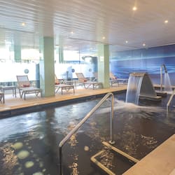 Sauna, tab panas, bilik wap, mandi tangas / hammam, rawatan badan