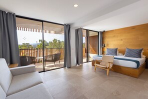 Hypo-allergenic bedding, down comforters, minibar, in-room safe - Las Gaviotas Suites Hotel (Muro)