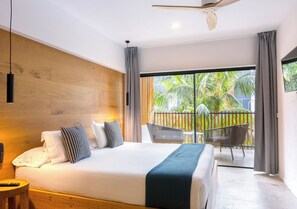 Hypo-allergenic bedding, down comforters, minibar, in-room safe - Las Gaviotas Suites Hotel (Muro)