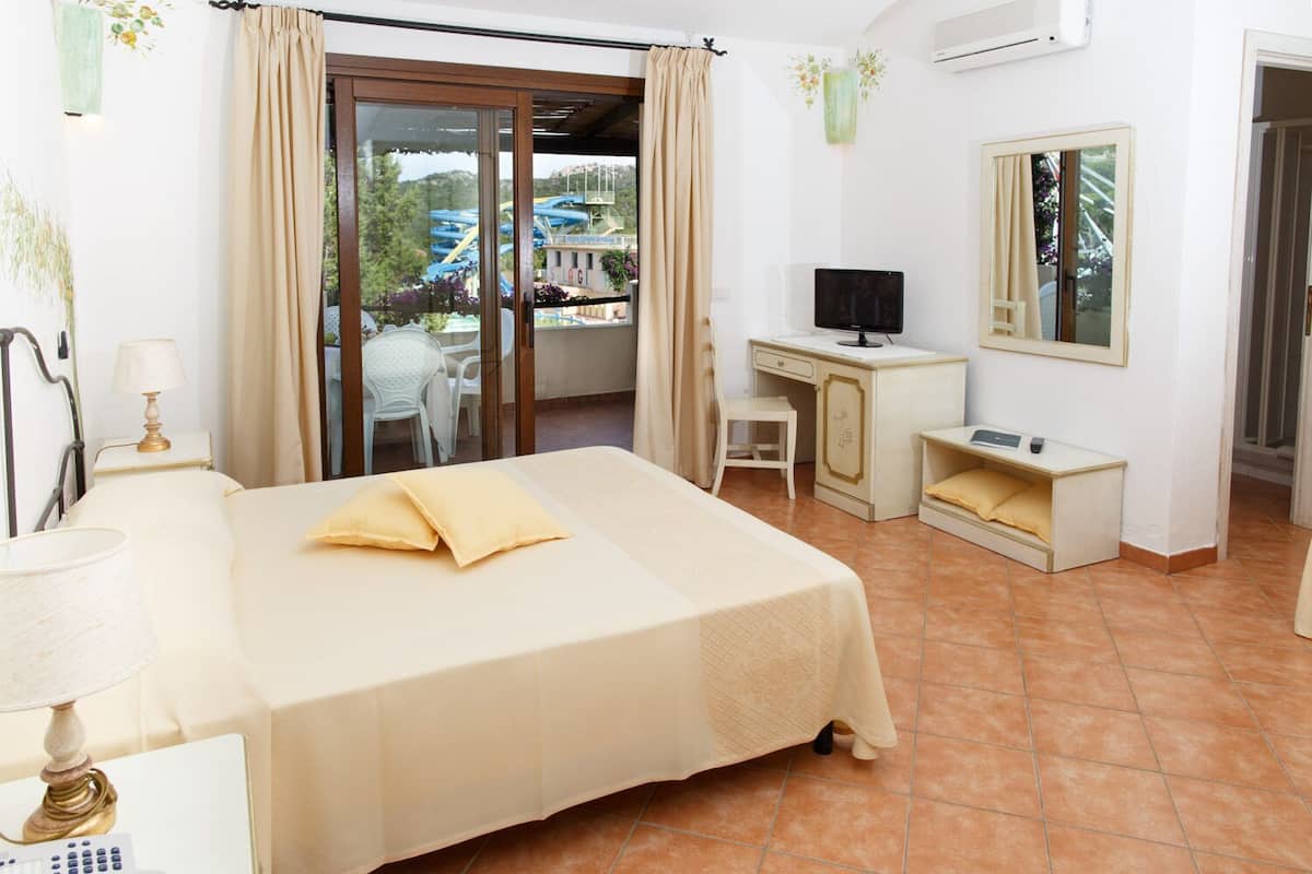 superior quadruple room | 1 bedroom, minibar, individually decorated, individually furnished