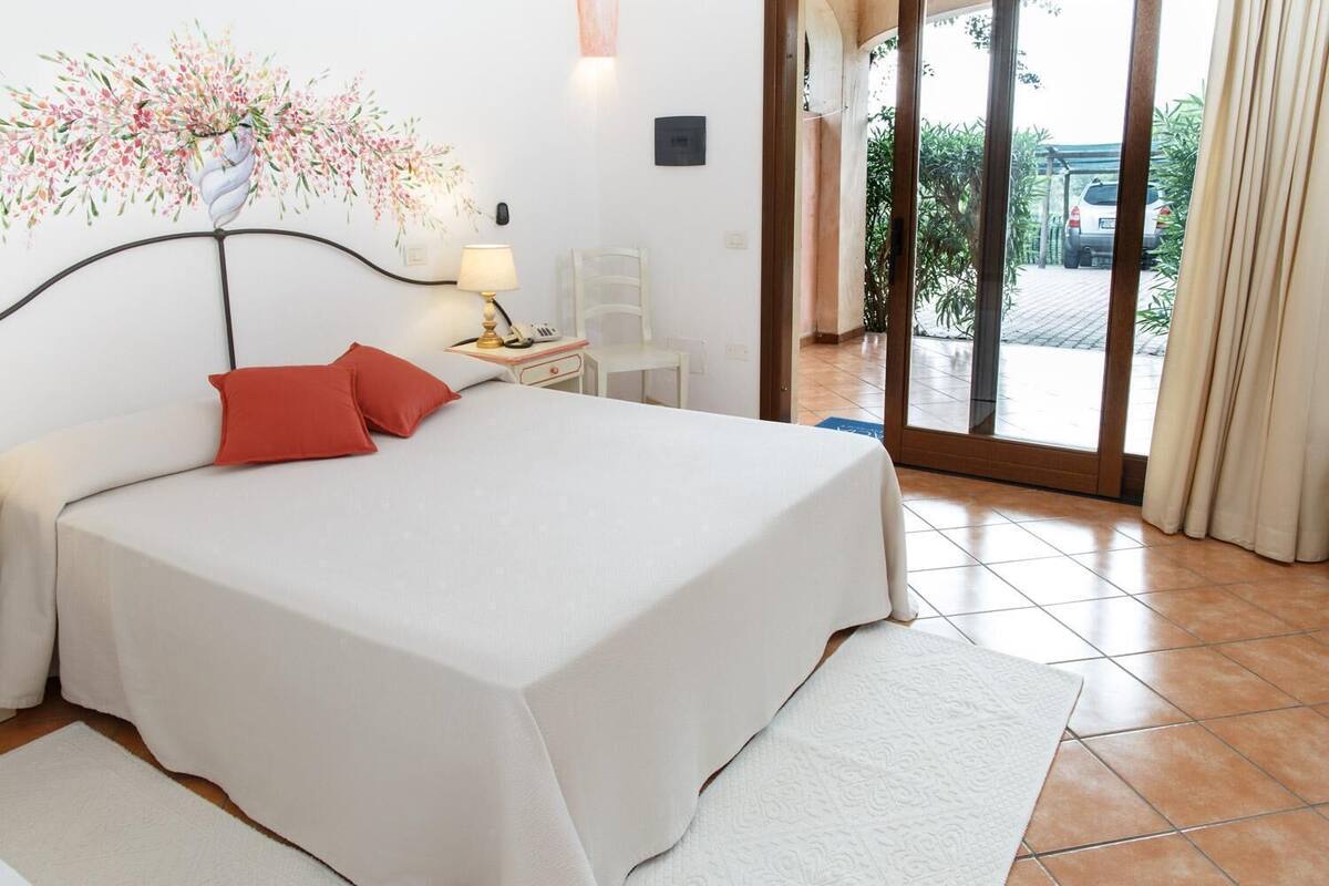 1 bedroom, minibar, individually decorated, individually furnished